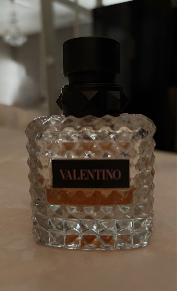 Valentino Parfums & Eau de Toilette: VALENTINO Born in Roma – D'occasion à Basel par R.G.R__