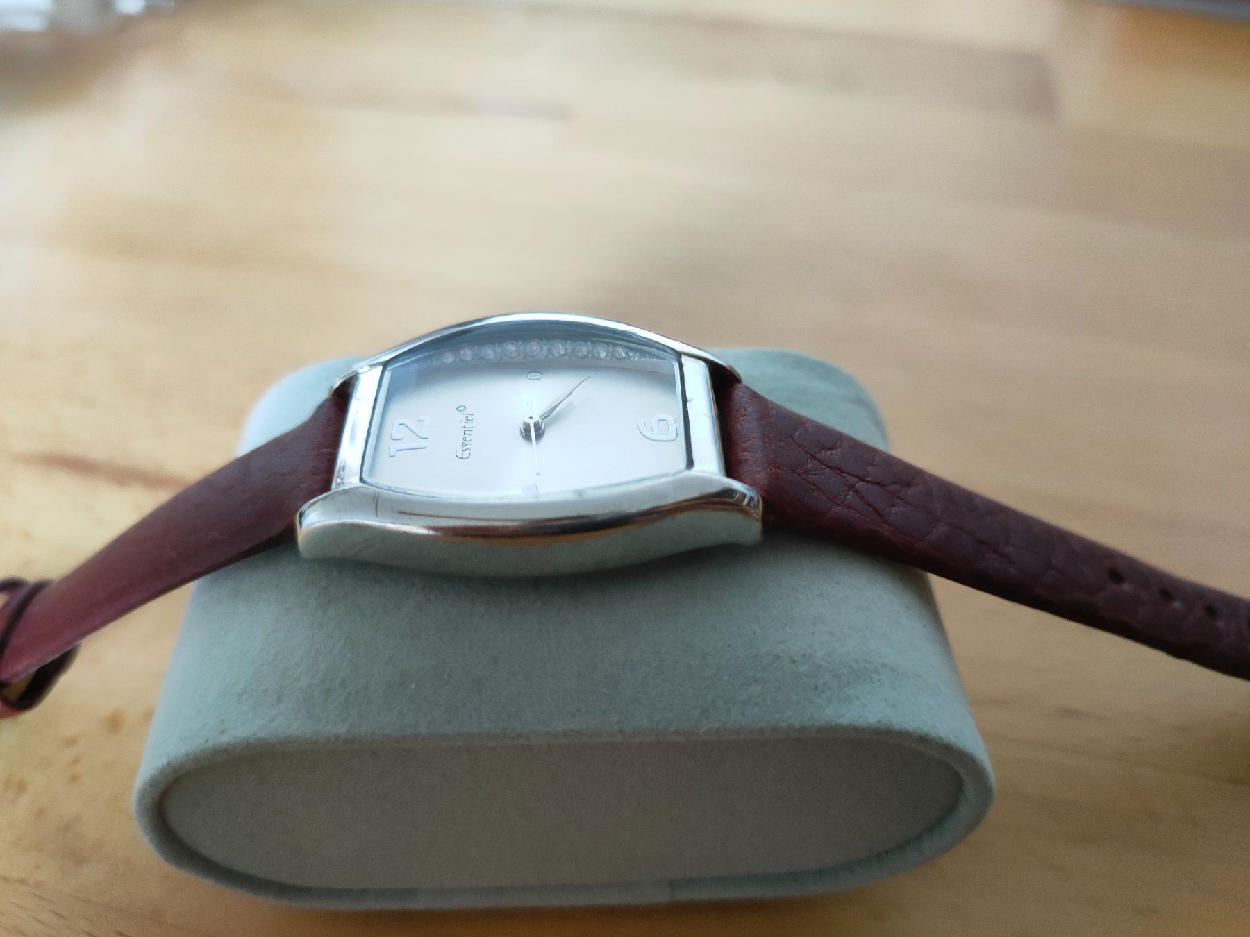 Orologi: Montre Essentiel – Usato da Gland venduto da zan_955v 1