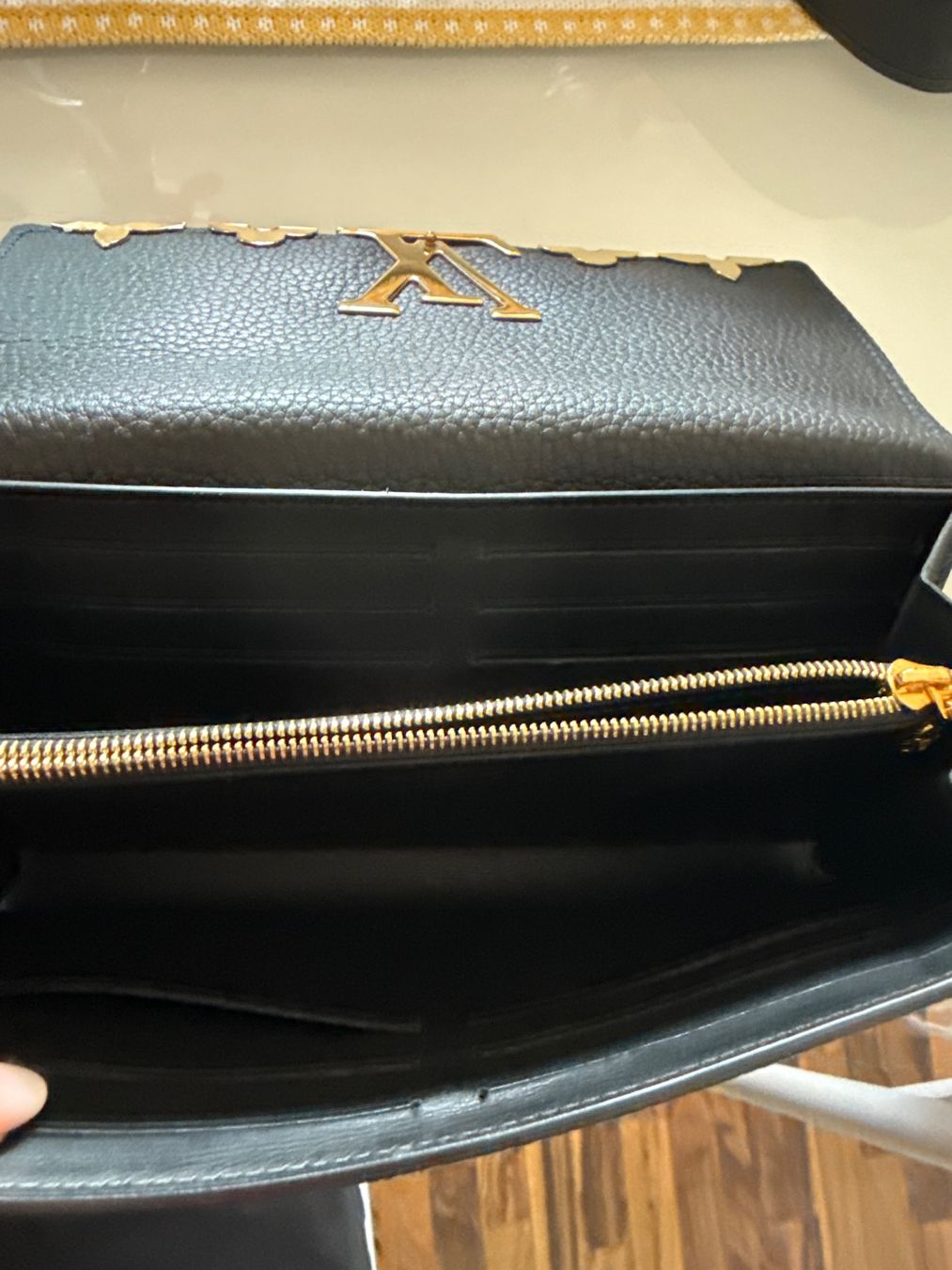 Portemonnaies: Louis Vuitton Capucines Geldbörse – D'occasion à Hergiswil NW par Chogu 4