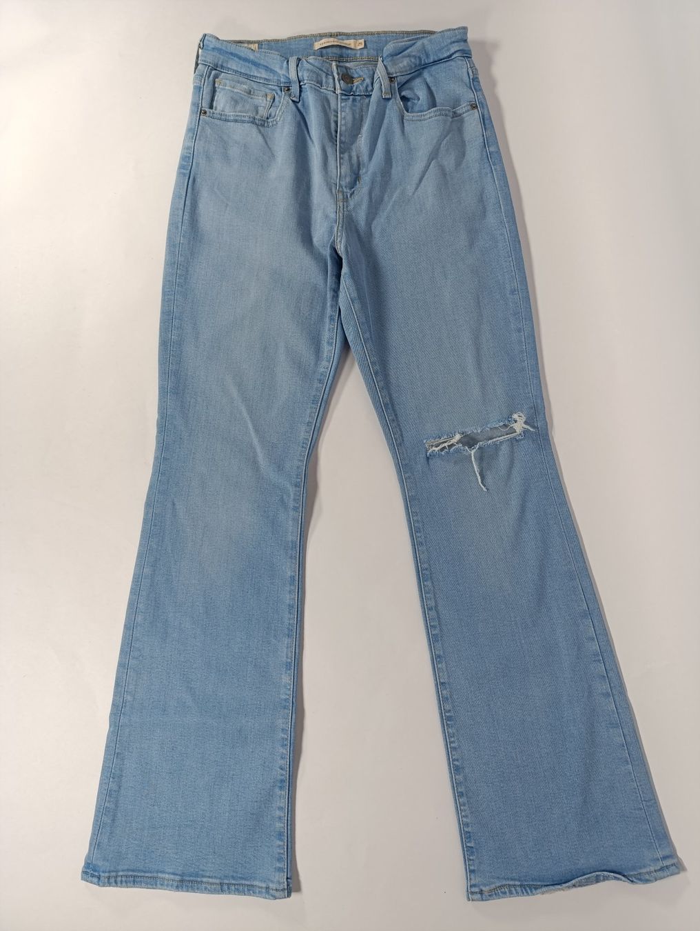 Levi's Jeans: LEVI'S PREMIUM jeans bleu clair taille 38 – Usato da Thielle venduto da Plusvalue_Neuchatel