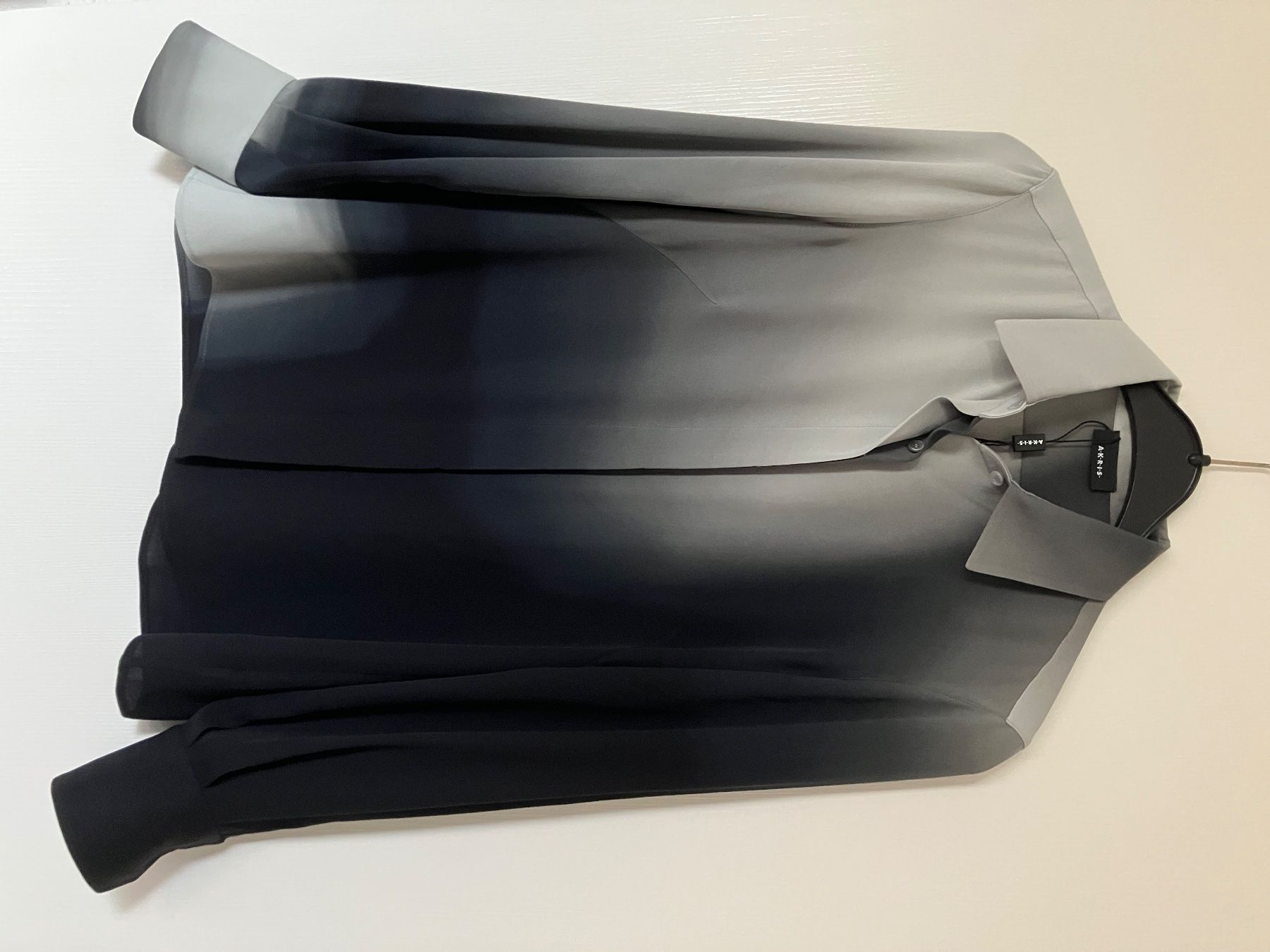 Akris Camicette: AKRIS Bluse mit speziellem Farbverlauf NEU – Nuovo (secondo la descrizione) da Dachsen venduto da eselwelpe