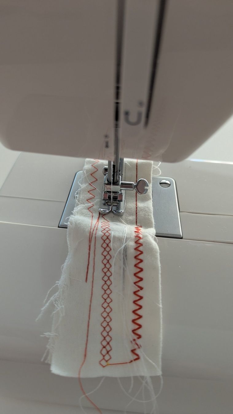 Macchine da cucire: Machine à coudre Singer Decorative 31 points excellent état – Usato da Pully venduto da dia_6tzd 3
