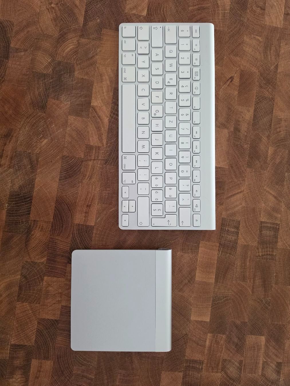 Apple Tastiere: Apple Magic Keyboard - Neuwertig, Wireless, Top Zustand – Usato da Chavannes des bois venduto da JustST2 2