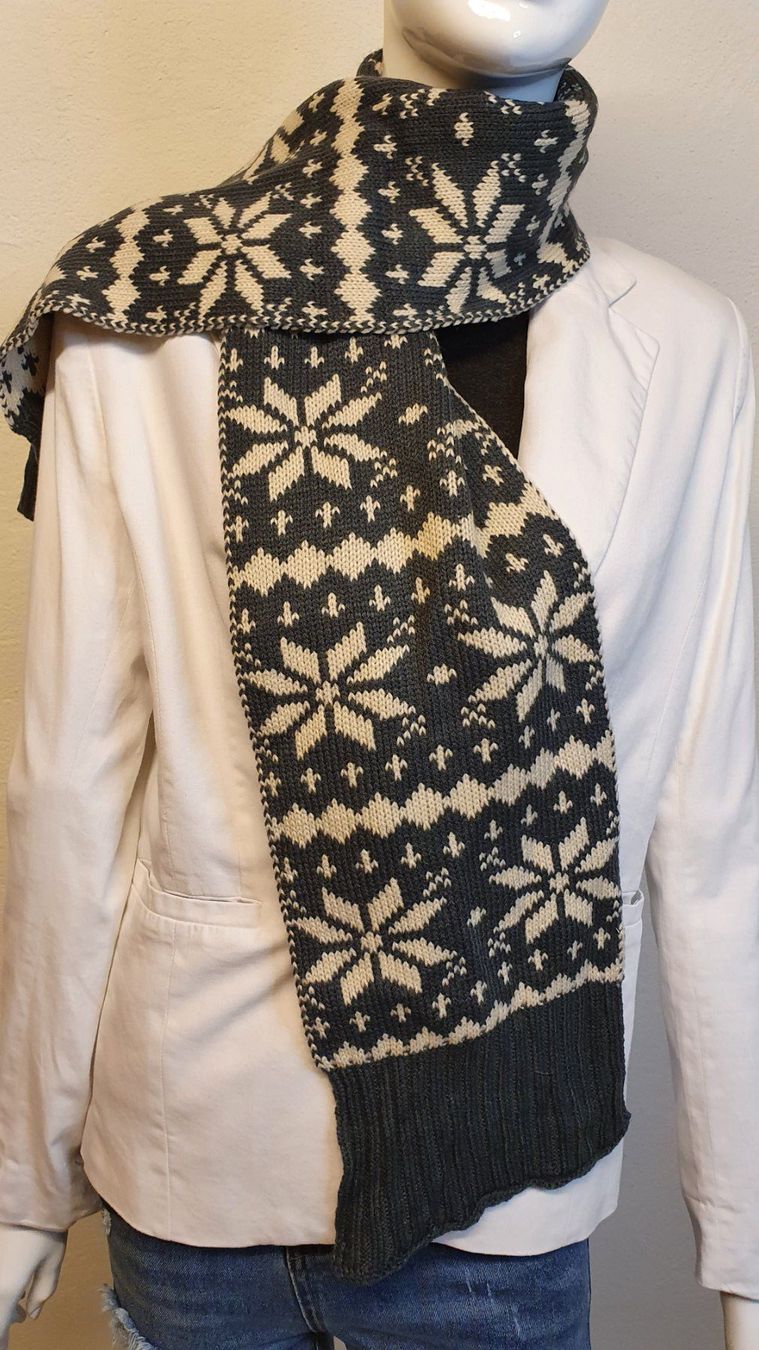Foulard & Sciarpe: Schal 🌺 – Usato da Wald ZH venduto da CapLux 2