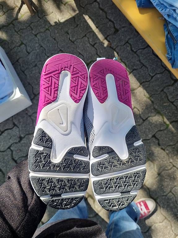 Scarpe da donna: Wenig getragene Nikes Grösse 38 – Nuovo e nell'imballaggio originale da Maisprach venduto da Mel050 2