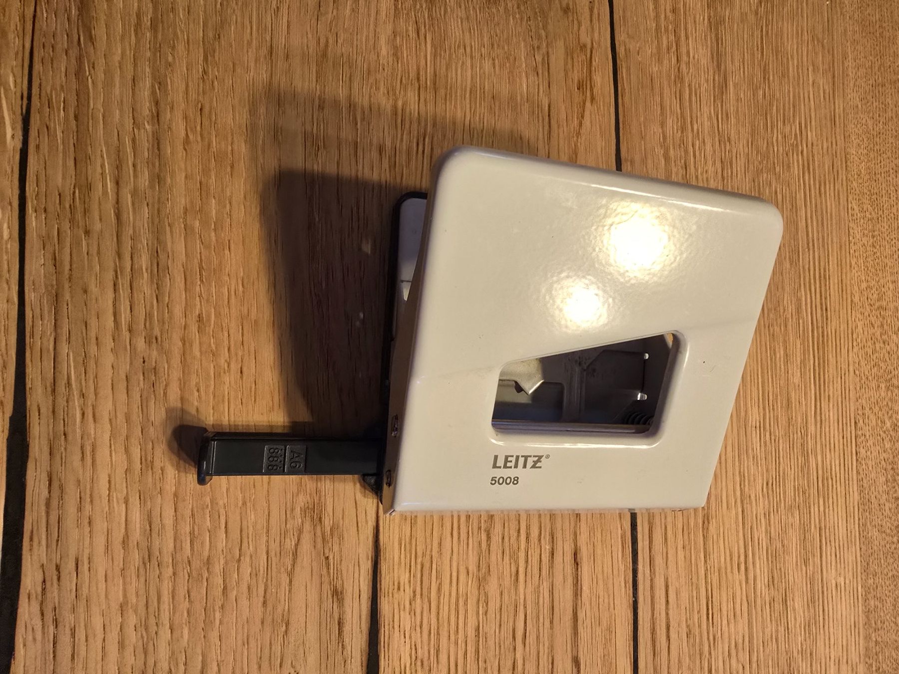 Leitz Bindegeräte: Grauer Leitz Locher 5008 – Gebraucht aus Dörflingen von PURGE 1