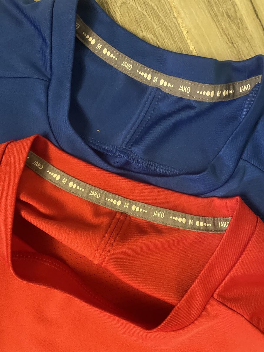 Jako Canottiere & Pantaloni: 2 JAKO Herren Trainingsshirts Grösse M – Usato da Obergerlafingen venduto da cabo4 2