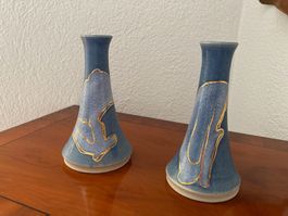 Kerzenständer Paar, blau mit Goldverzierung, sign., 15/7,5cm