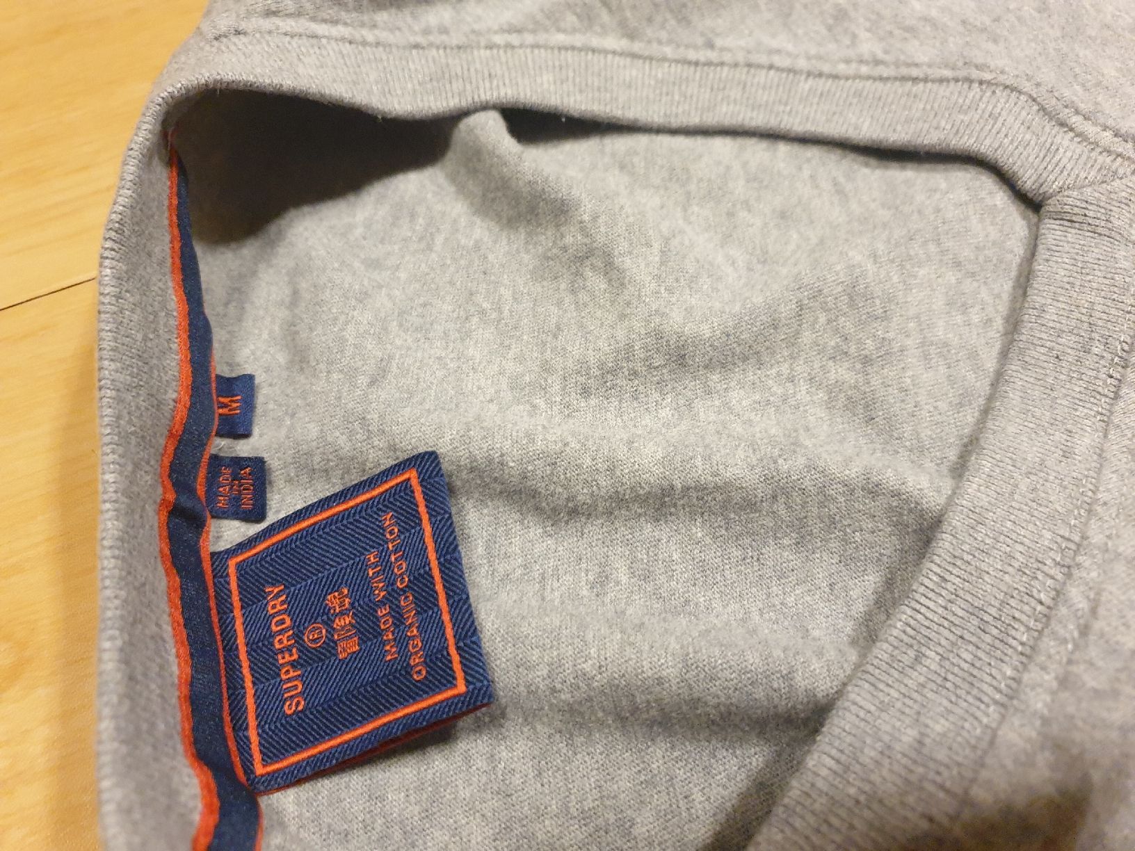 Superdry T-Shirts: Superdry Herren T-Shirt Grau Gr. M – Gebraucht aus Val D Illiez von SnowRoof 2