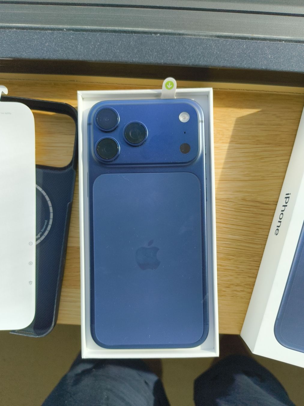 Apple Telefoni cellulari / Smartphones: iPhone 17 Pro Max + 2 covers + privacy screen protector – Usato da Zürich venduto da eportex 3