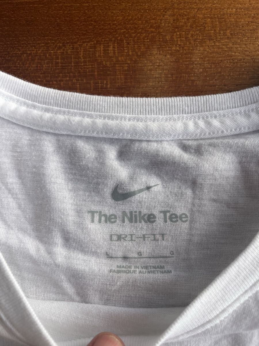 Nike T-Shirts: Weisses Nike Tee T-Shirt Grösse L – Gebraucht aus Altdorf UR von Jenny13 1