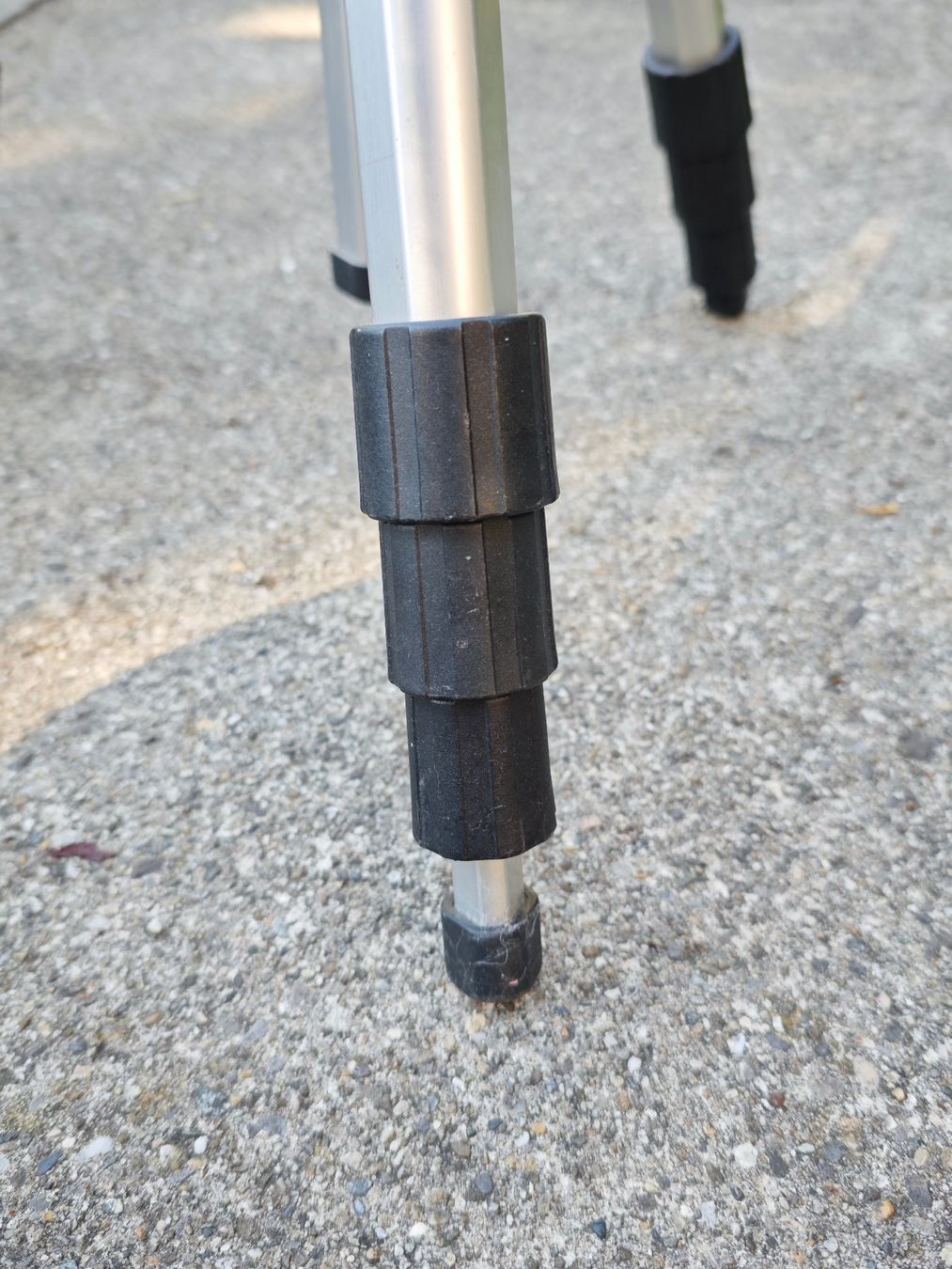 Manfrotto Treppiedi & Teste: Trépied Bogen - Manfrotto Junior – Usato da YVERDON-LES-BAINS venduto da CYBERSALE 3