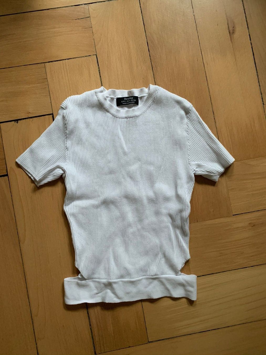 Bershka T-shirt: BERSHKA - Rippenshirt weiss XS – Usato da Zürich venduto da Diazaio