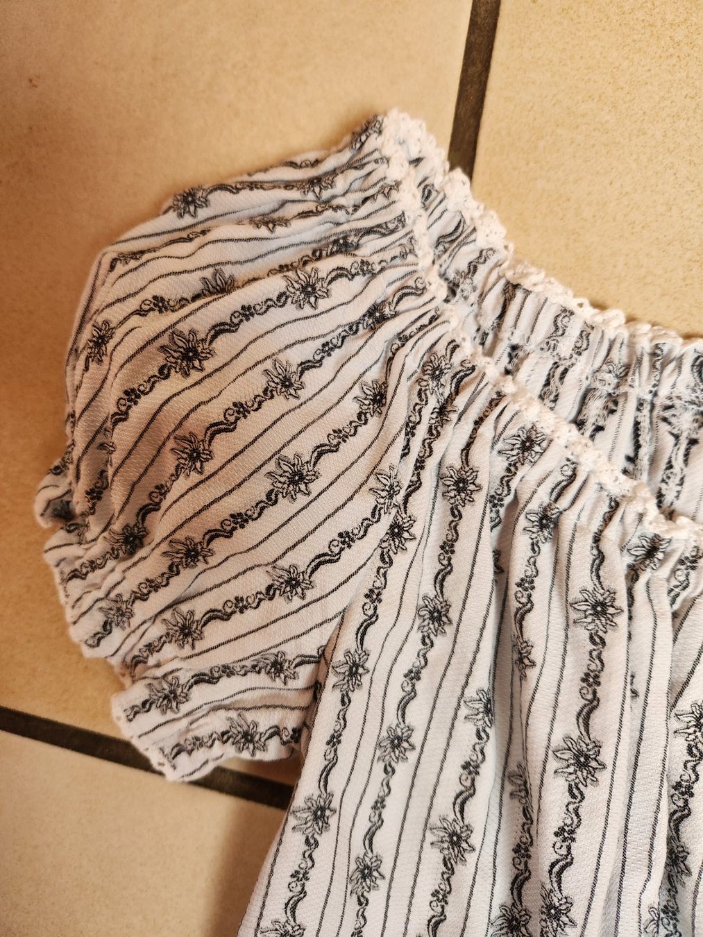 Camicette: Edelweissbluse von Jenni mit Pufffärmel  Hellgrau Neu Gr.38 – Nuovo e nell'imballaggio originale da Gstaad venduto da Meiel2020 3
