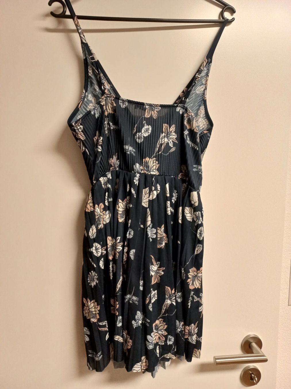 Tute: Sommerlicher Jumpsuit mit Blumenmuster, Grösse S – Nuovo (secondo la descrizione) da Luthern venduto da JanK_ 2