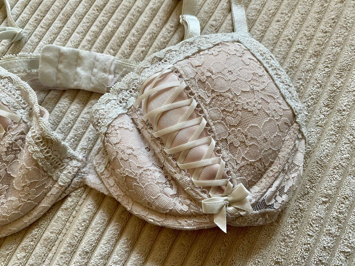 Altra biancheria intima: BH Spitze Rosa Beige Dirndl Bra Masche Dessous Bustier 75B – Usato da Langnau am Albis venduto da cynthia.jolene 1