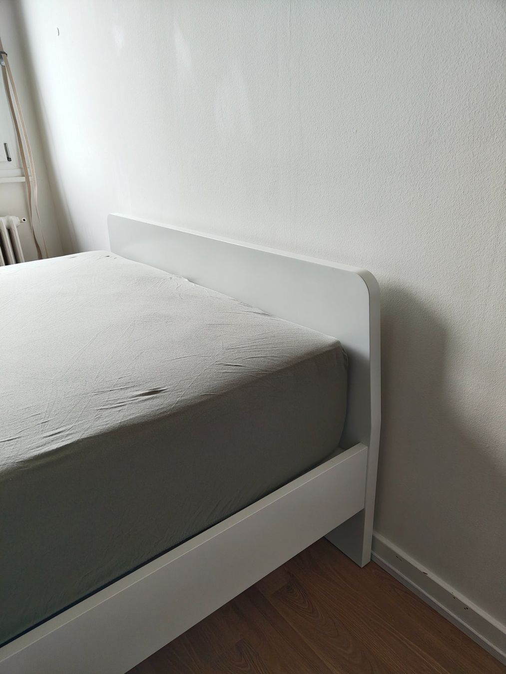 Letti: Weisses Bettgestell mit Lattenrost 140x200 – Usato da Winterthur venduto da Dario4444 1