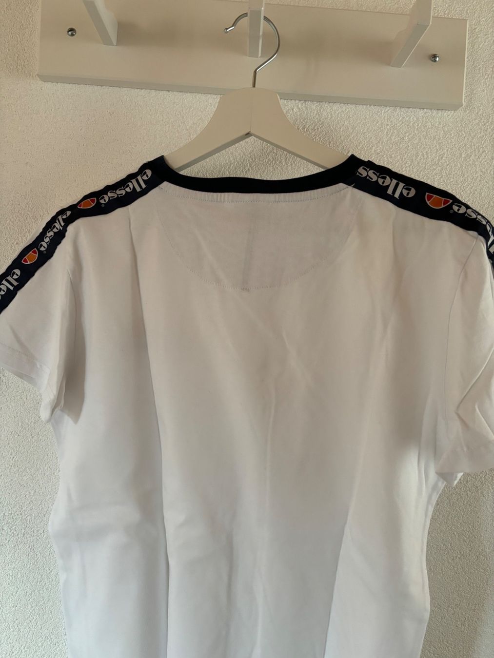 Ellesse T-shirt: T-shirt blanc – Usato da Grandvillard venduto da Elsa.Del 1