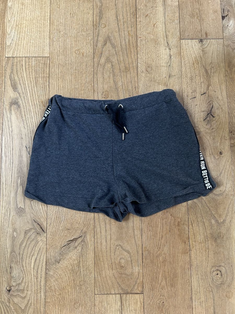 Pantaloni: Shorts Grau Grösse M von der Marke Page one – Usato da Frauenfeld venduto da jae_vs6j