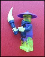 LEGO Minifigur Chinese mit Säbel aus einer älteren Serie
