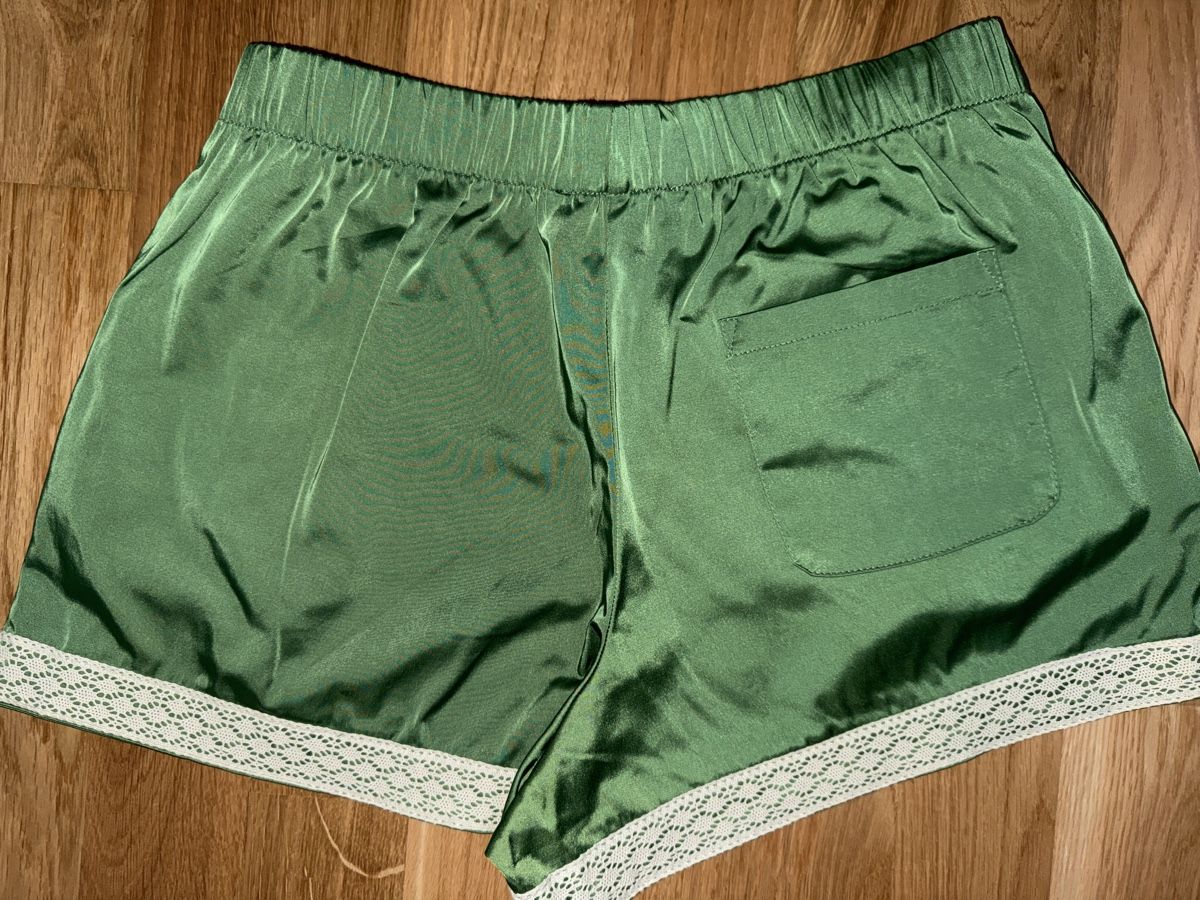 Zara Pantaloni: Zara Satin Shorts Grün – Nuovo (secondo la descrizione) da Zürich venduto da Koller.S 1