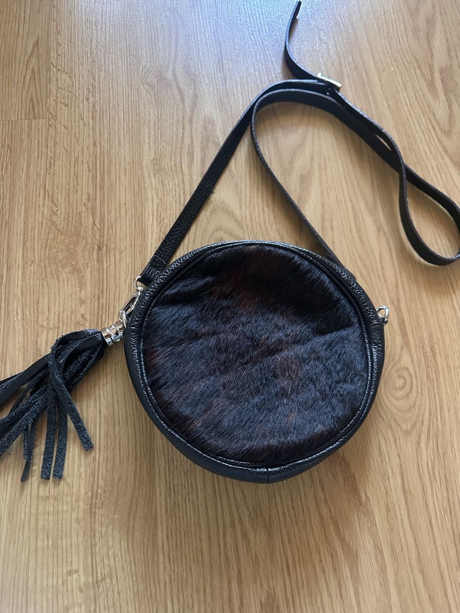 Borse da donna: Tasche Leder schwarz mit Kuhfell – Usato da Münsingen venduto da Secondhand89