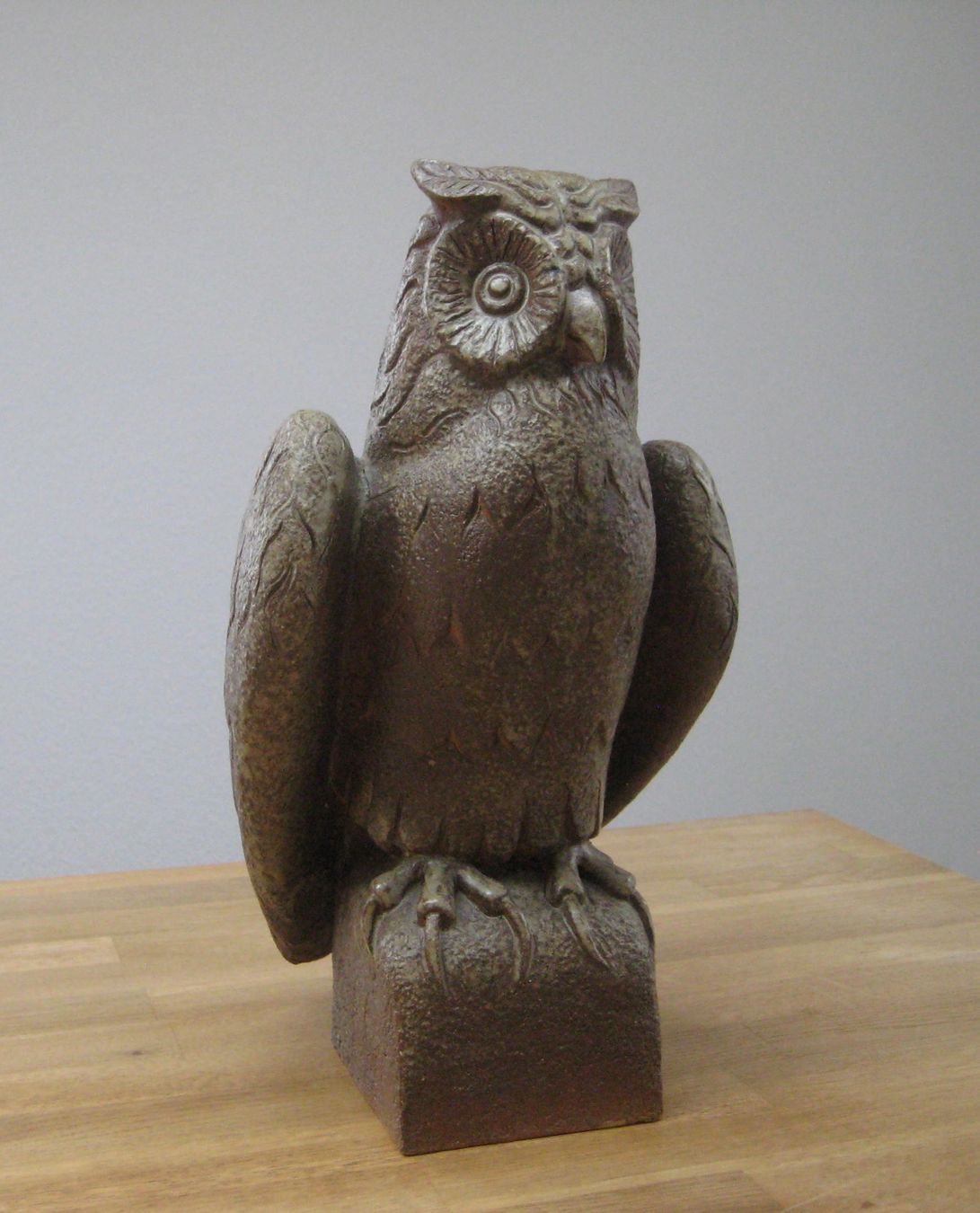 Skulpturen & Statuen: Grosse Eule / Bildhauer Hans Borer, signiert / 1985 – Gebraucht aus Langendorf von Happy11 2