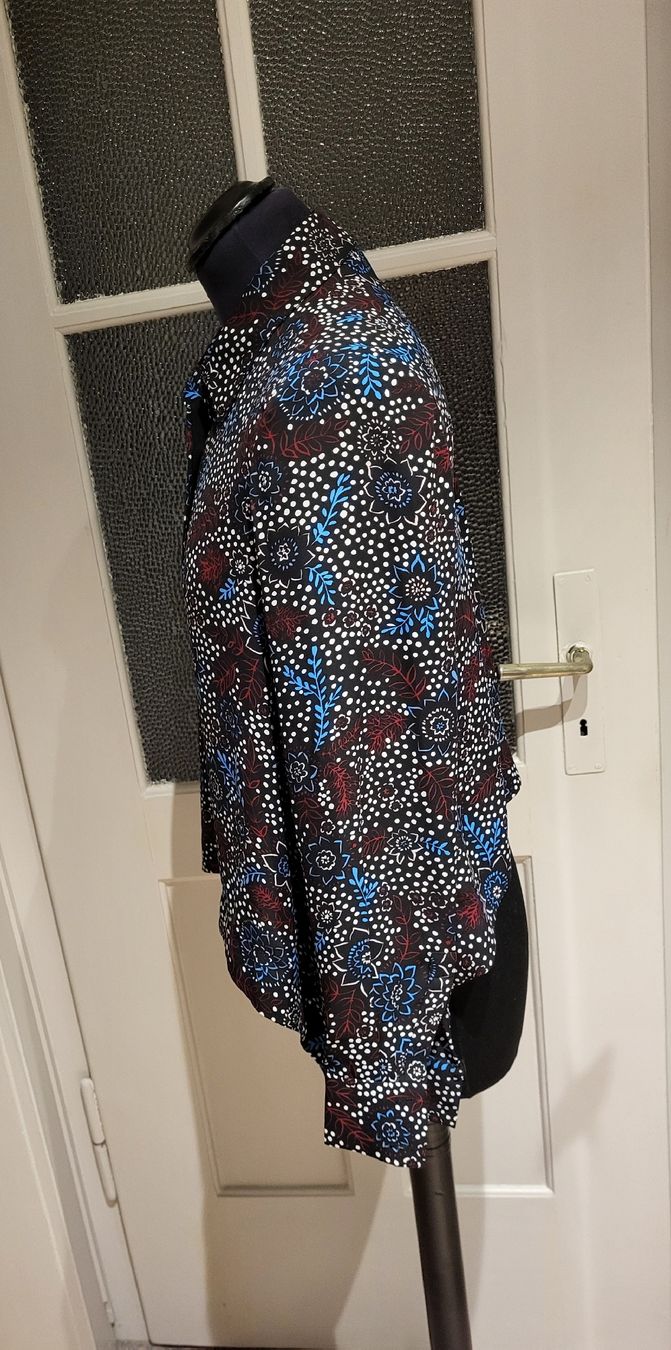 Camicette: Elegante Bluse Gr. XS schwarz gemustert Blumenmuster – Usato da Zürich venduto da Roberto040 1