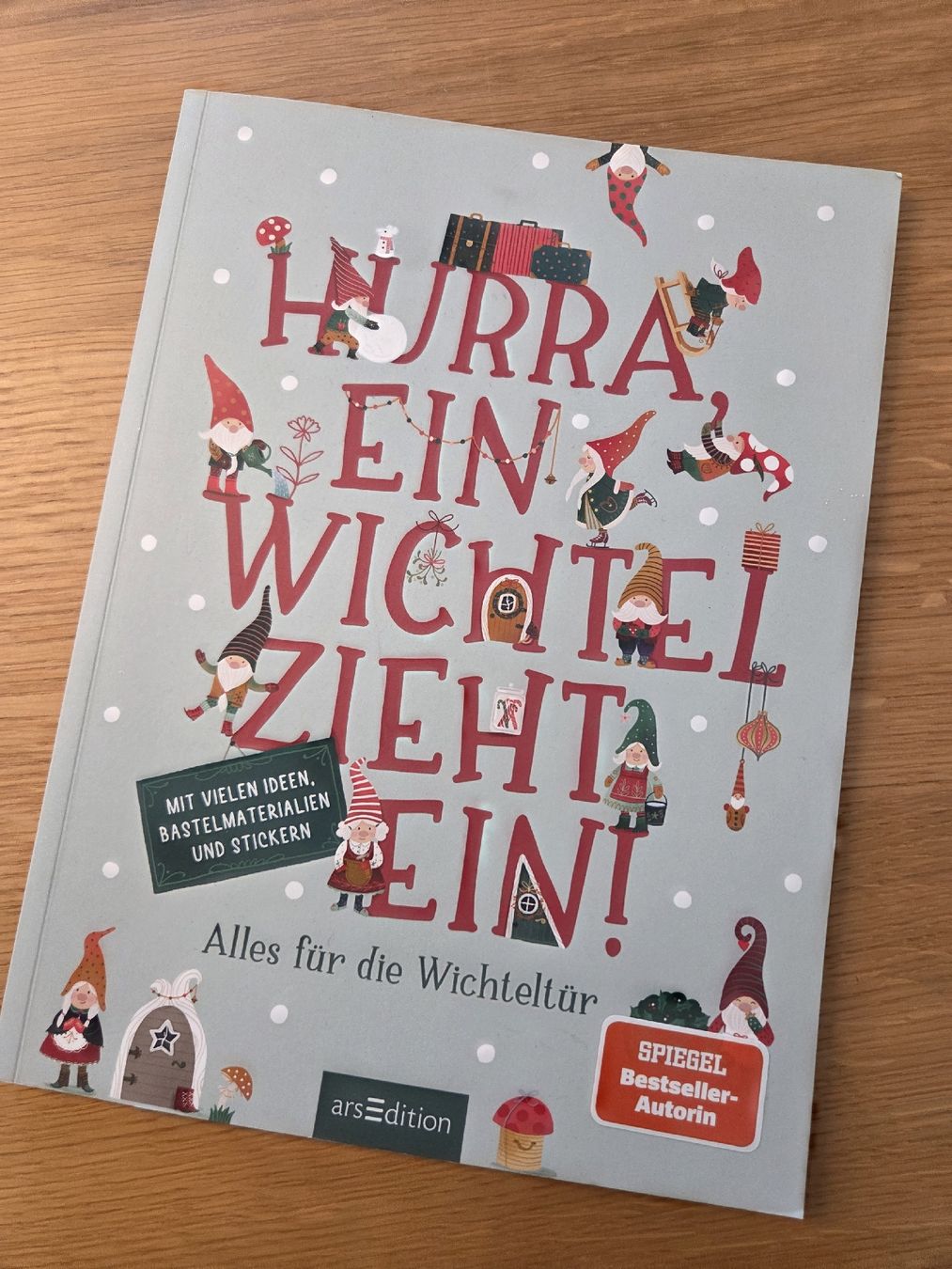 Libri: Hurra ein Wichtel zieht ein! NEU – Nuovo (secondo la descrizione) da Oberuzwil venduto da Umlobo