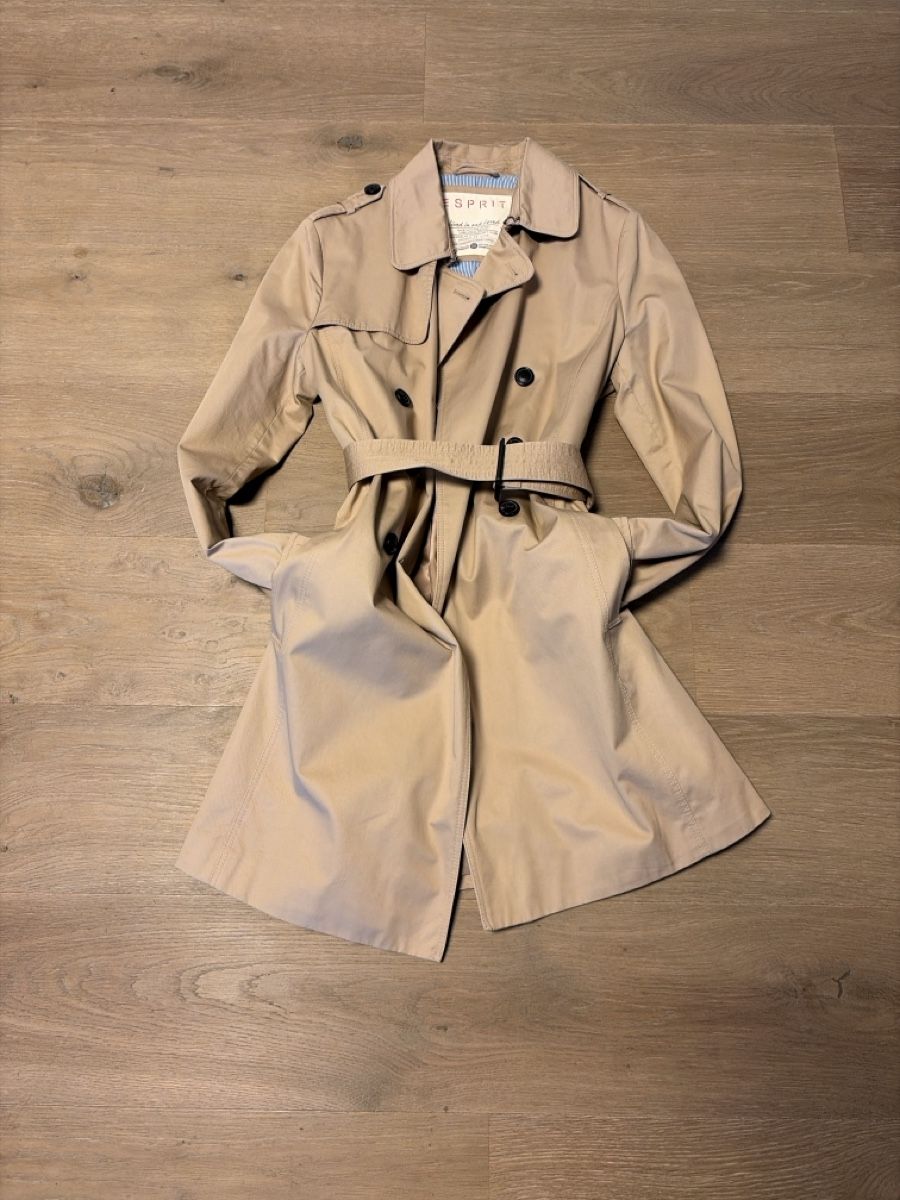 Esprit Manteaux: Klassischer zweireihiger ESPRIT Trenchcoat – D'occasion à Minusio par royaldragon