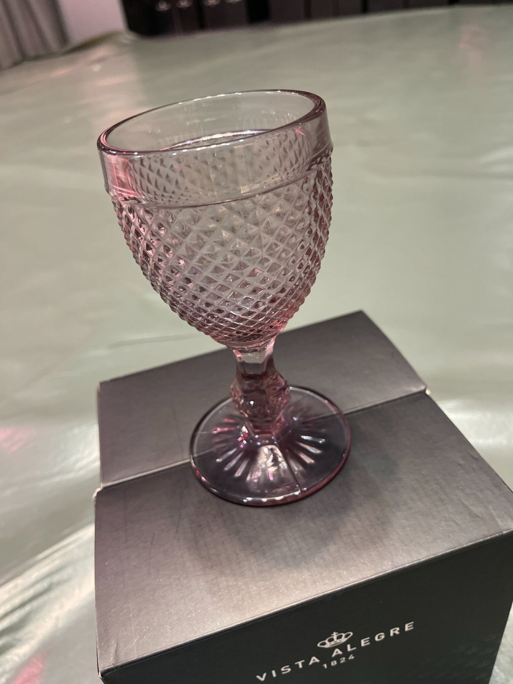 Gläser: VISTA ALEGRE, Bicos Rose Set with 4 Red Wine Goblets – Neu und originalverpackt aus Wallisellen von Unique_23