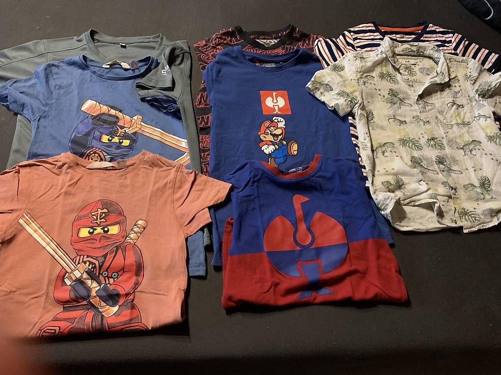 Lotti & Set di vestiti: T-Shirt Junge 134/140 – Usato da Fahrni b. Thun venduto da bieberli