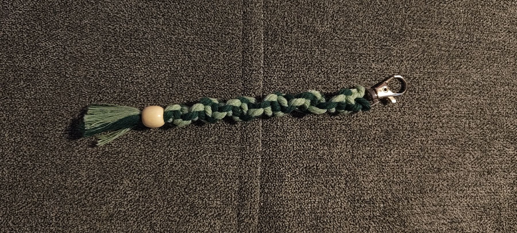 Portachiavi: Handmade Macrame Keychain with Tassel - Green Tones – Nuovo (secondo la descrizione) da Grindelwald venduto da sim_py8j 2