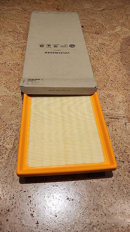 Alle Autoersatzteile: VW Passat 3c Luftfilter Original VW 06F 133 843A – Gebraucht aus Fehraltorf von Werkstatt85