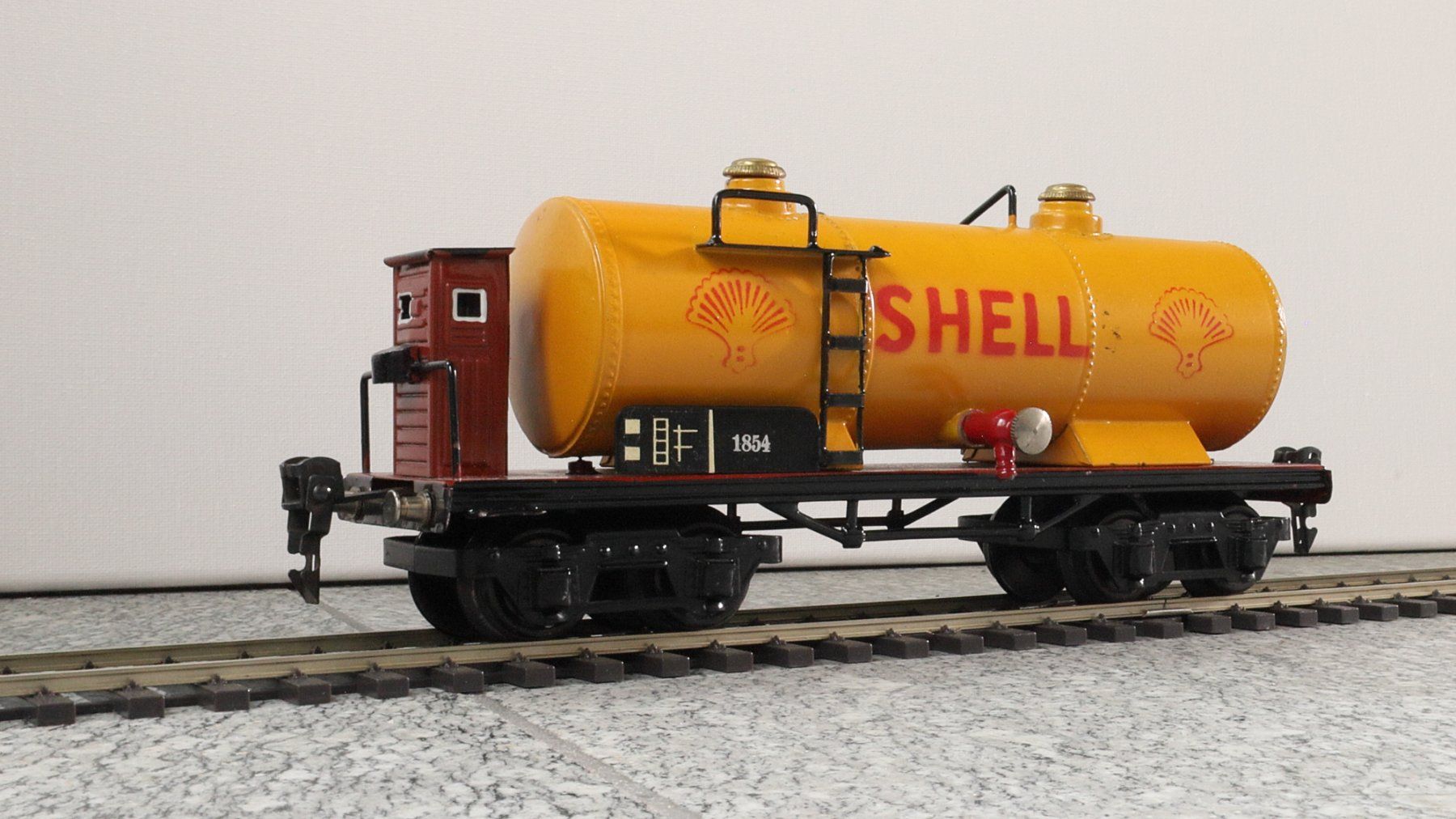 Märklin Trains électriques: Märklin - 0 - 1854- DB Tankwagen "Shell" 4-achsig – D'occasion à Hergiswil NW par E646.060