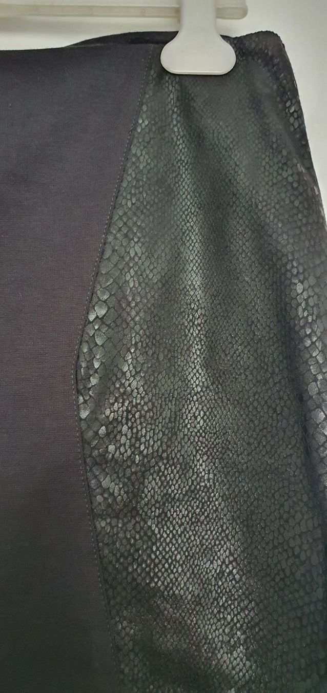 Gonne: Jupe noir motifs serpent taille 40 – Nuovo (secondo la descrizione) da Prilly venduto da RoDyRe 1