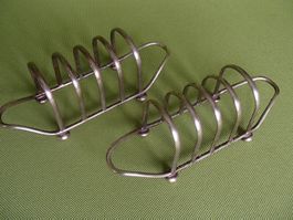 2 englische versilberte Toastbrot Halter