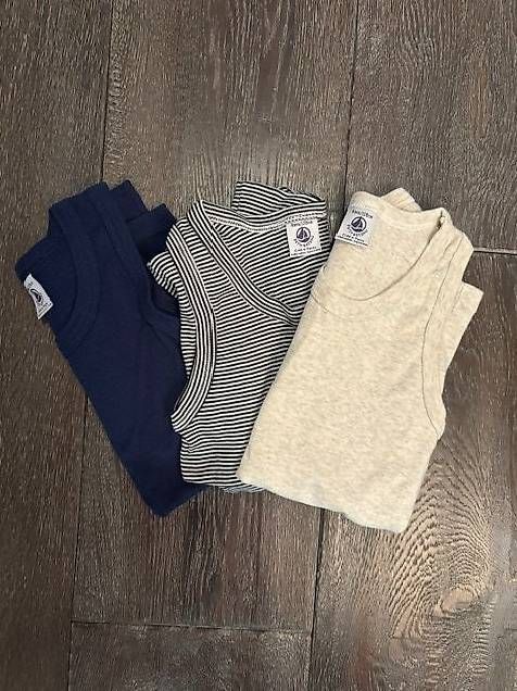 Petit Bateau Lotti di vestiti: Trois débardeurs Petit Bateau Taille 8 ans – Usato da Petit-Lancy venduto da areyouinterested