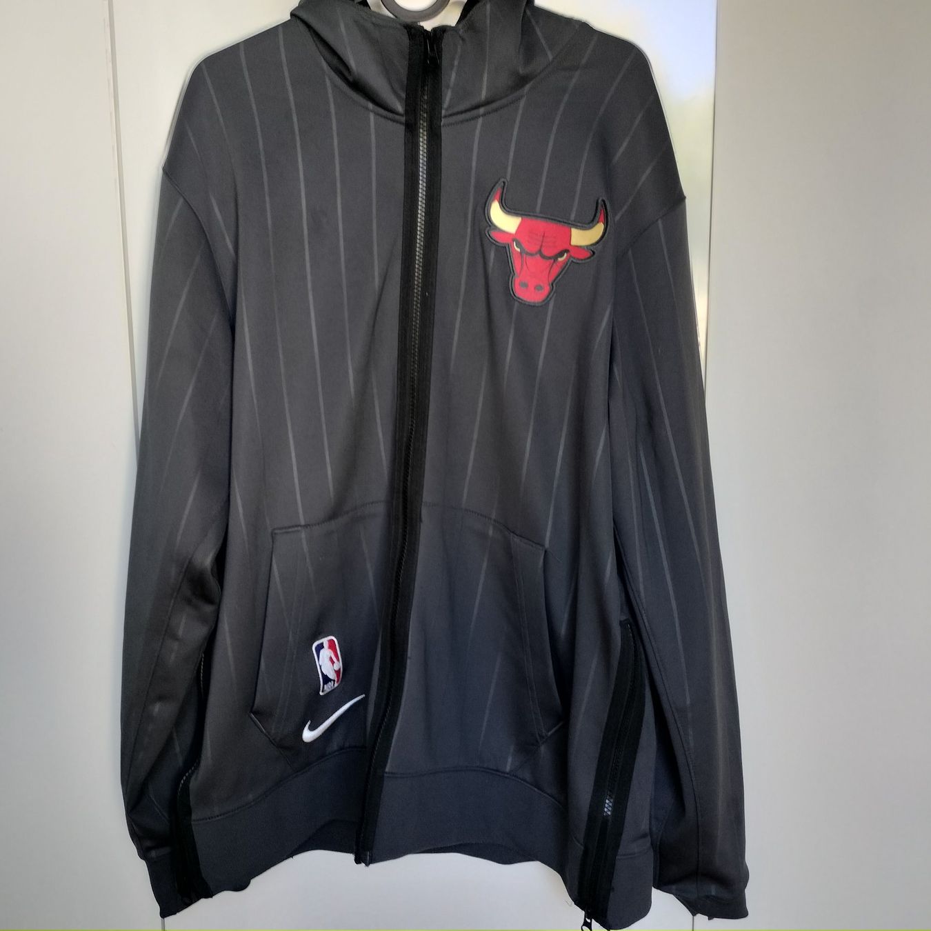 Pullover & Sweatshirts: NBA CHICAGO BULLS THERMO SWEATSHIRT // Gr. L – Gebraucht aus Bern von SportsMemos