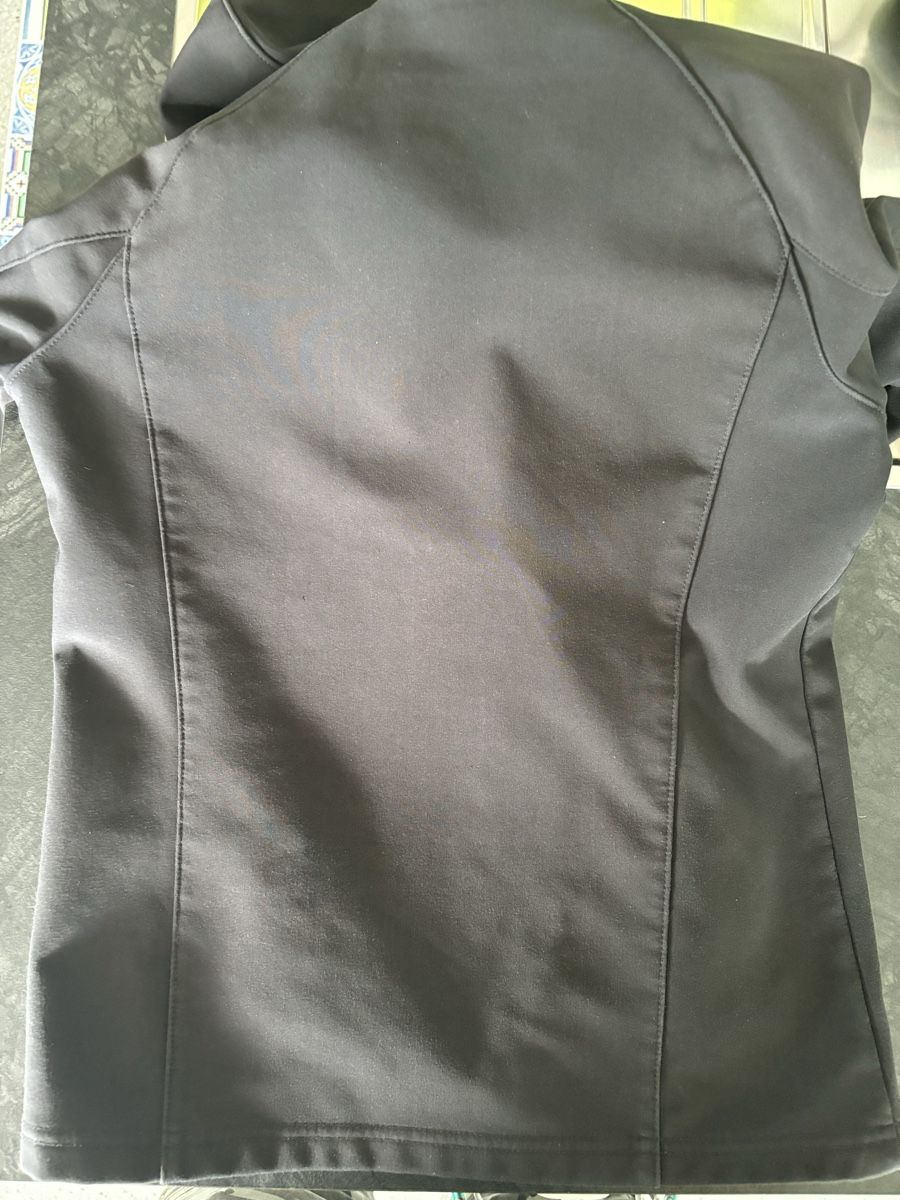 Decathlon Jacken & Mäntel: Veste softshell Quechua 10 ans, bleu et noir – Gebraucht aus Sion von tchana77 4