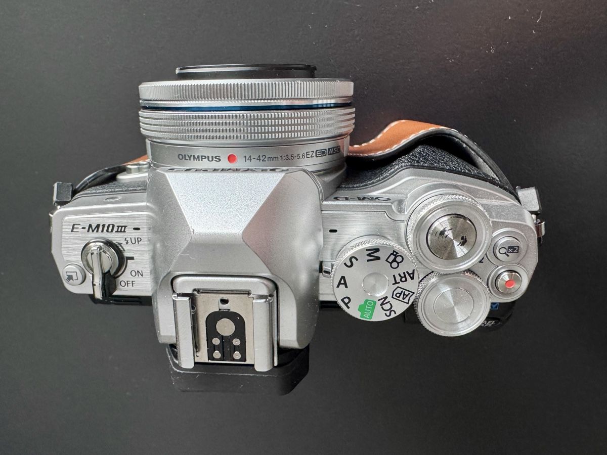 Olympus Kamera: Olympus OM-D E-M10 Mark III silver – Neu (gemäss Beschreibung) aus Bramois von Cornalin357