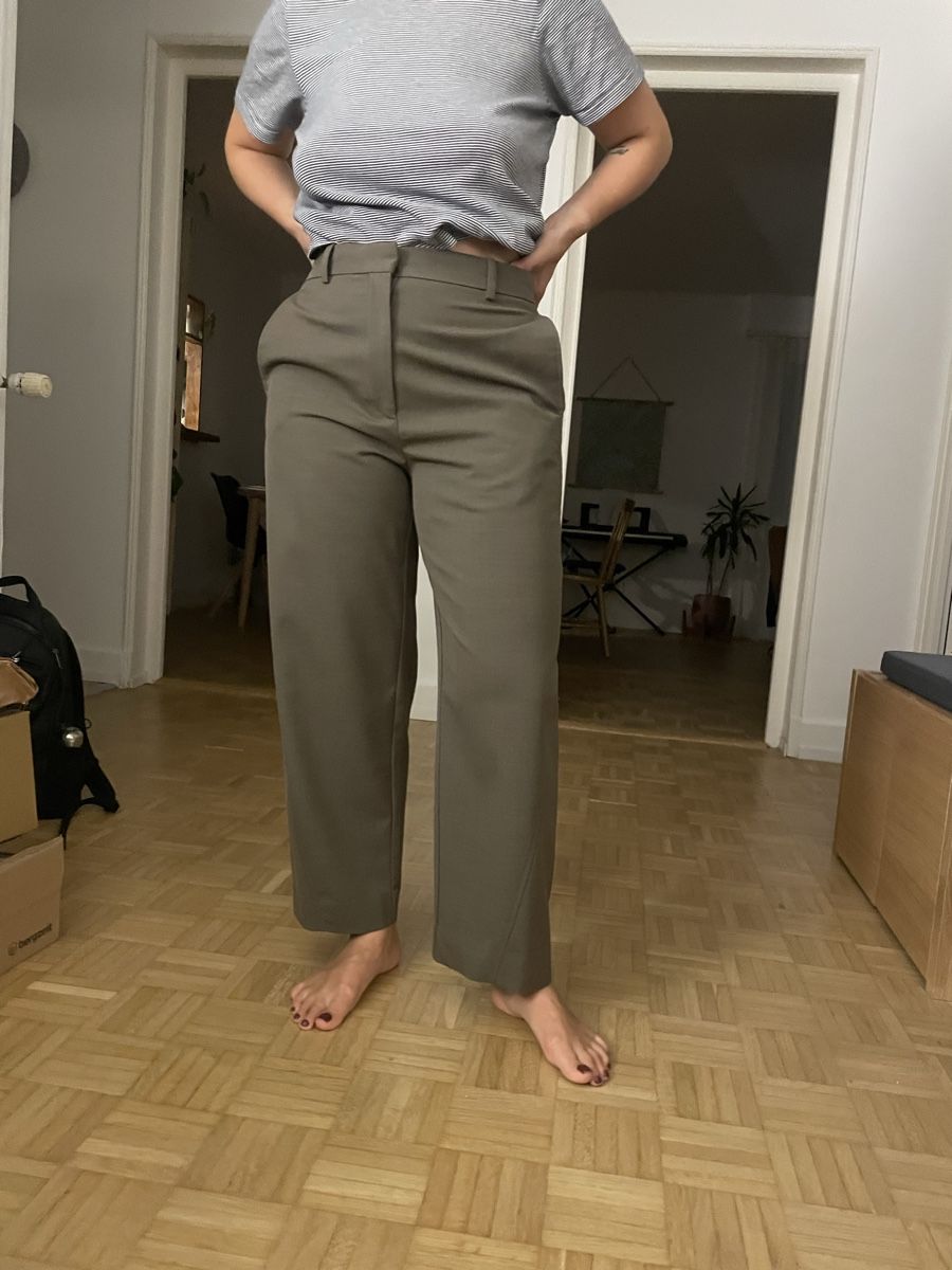 Cos Hosen: Cos barrel wool pants  – Gebraucht aus Lausanne von cris_ina89 2