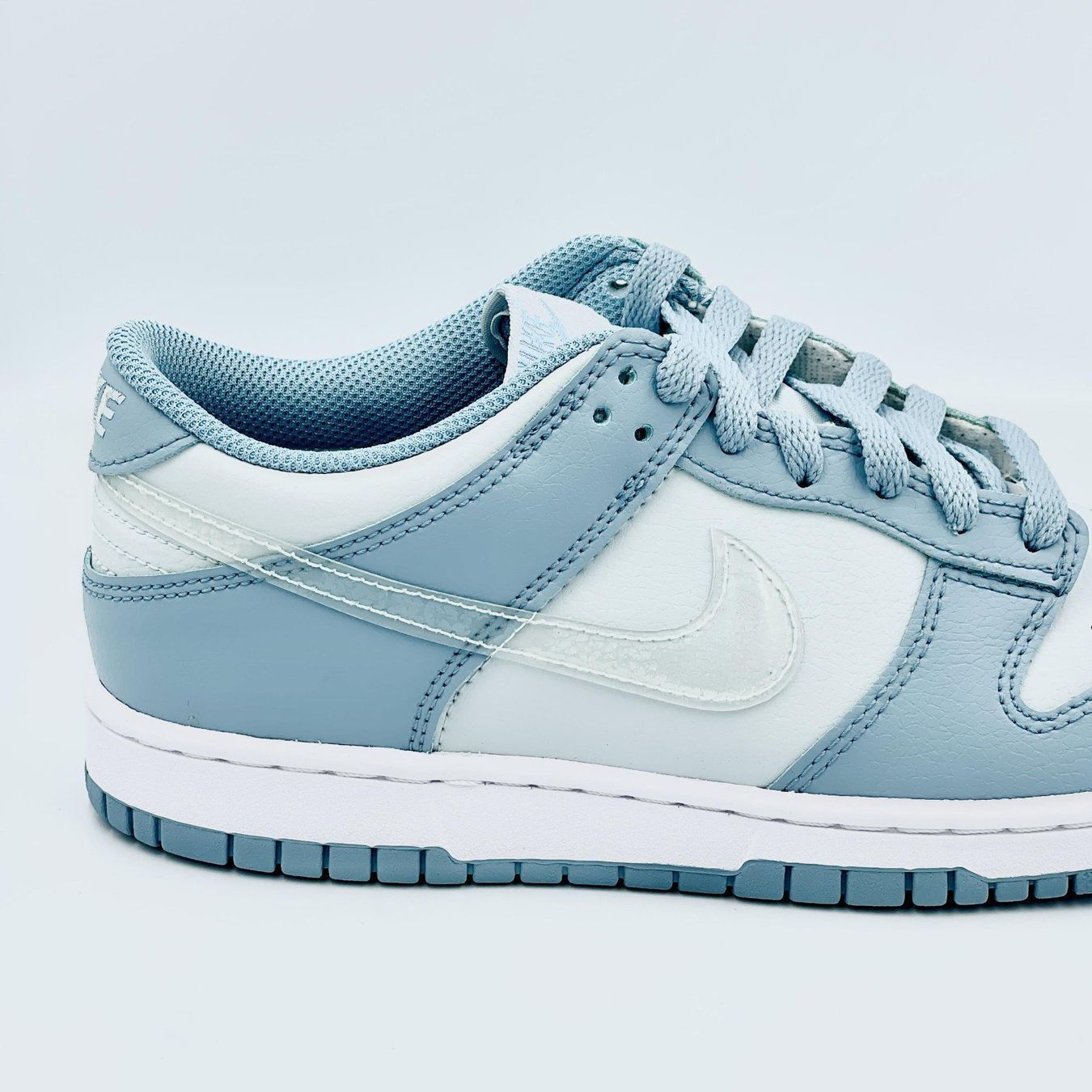 Nike Scarpe da donna: Nike Dunk Low Clear Blue Swoosh EU 38 – Nuovo e nell'imballaggio originale da Erlinsbach venduto da sasneakers 1