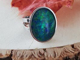 schlicht edler 18Kt. WG Ring, Opal  UNIKAT a.d. Goldschmiede