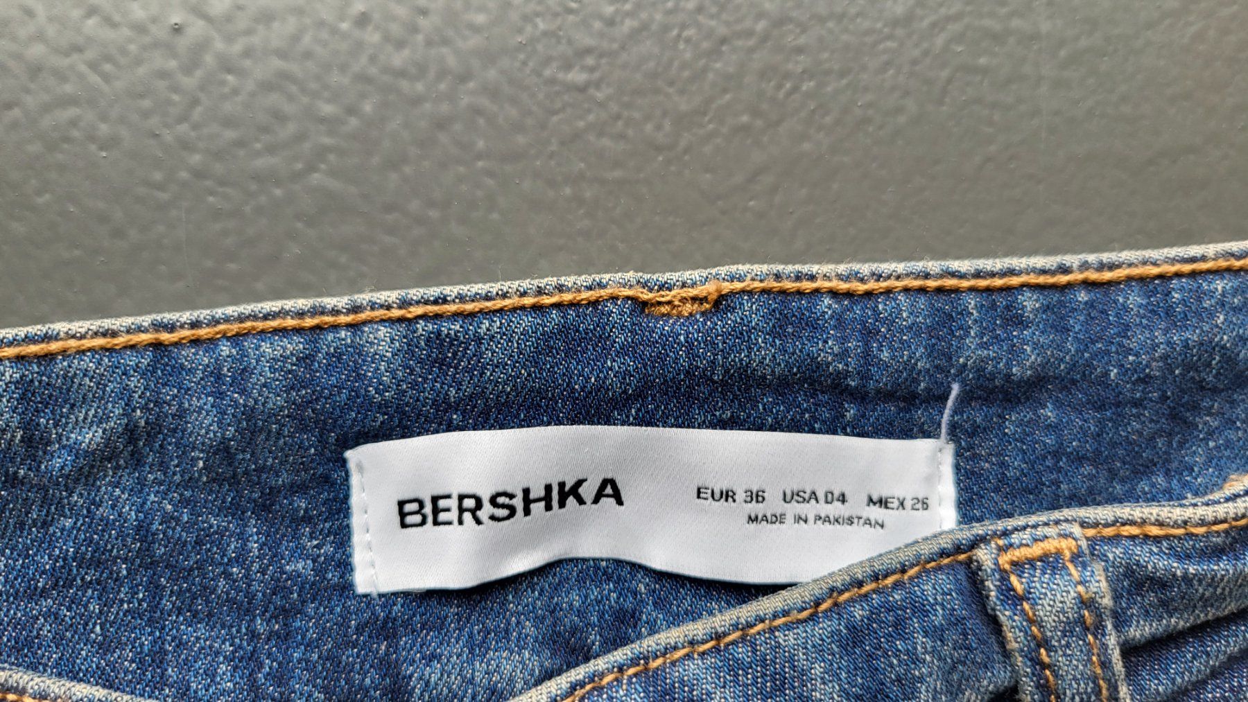 Bershka Jeans: Jeans Bershka 36 – Usato da Zürich venduto da Sibetti 1