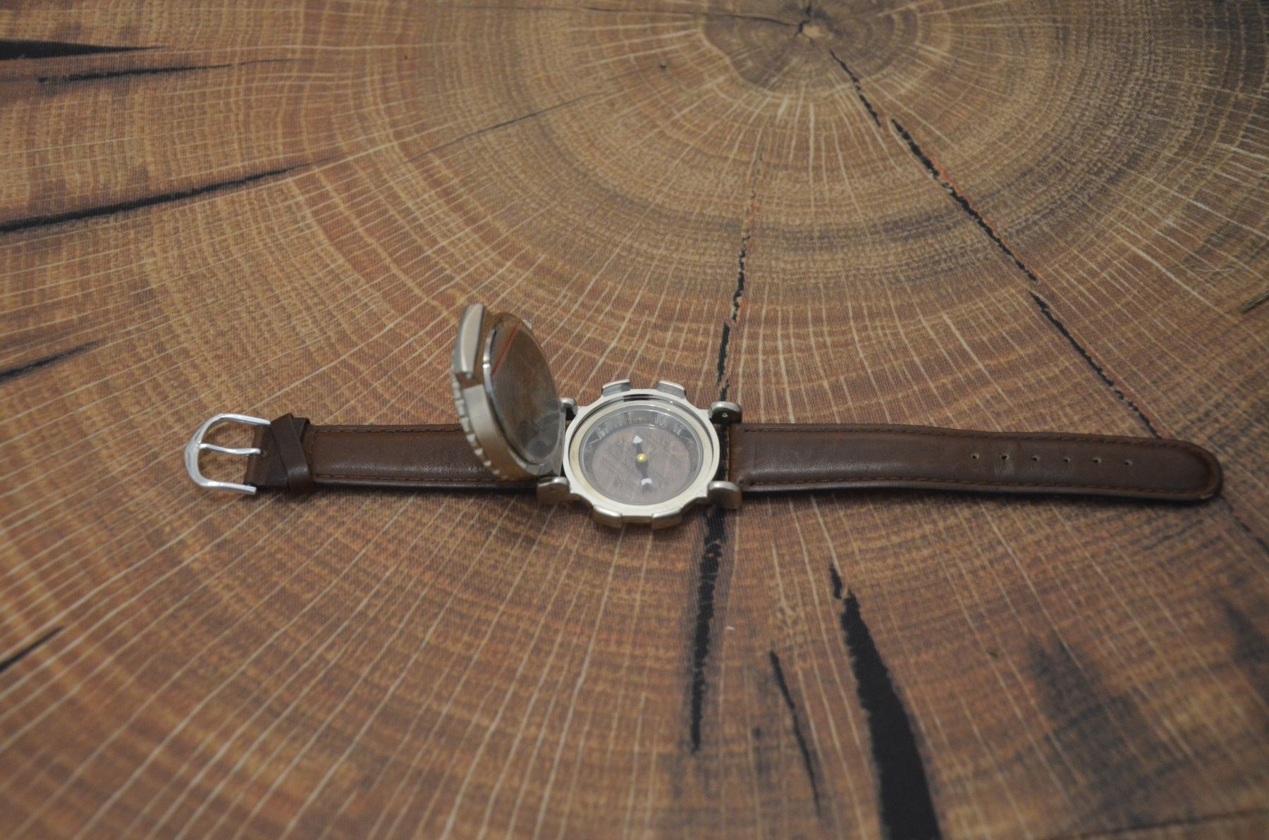 Orologi: UHR MIT NORD SUD OVEST EST – Usato da Chiasso venduto da Dolly015 3