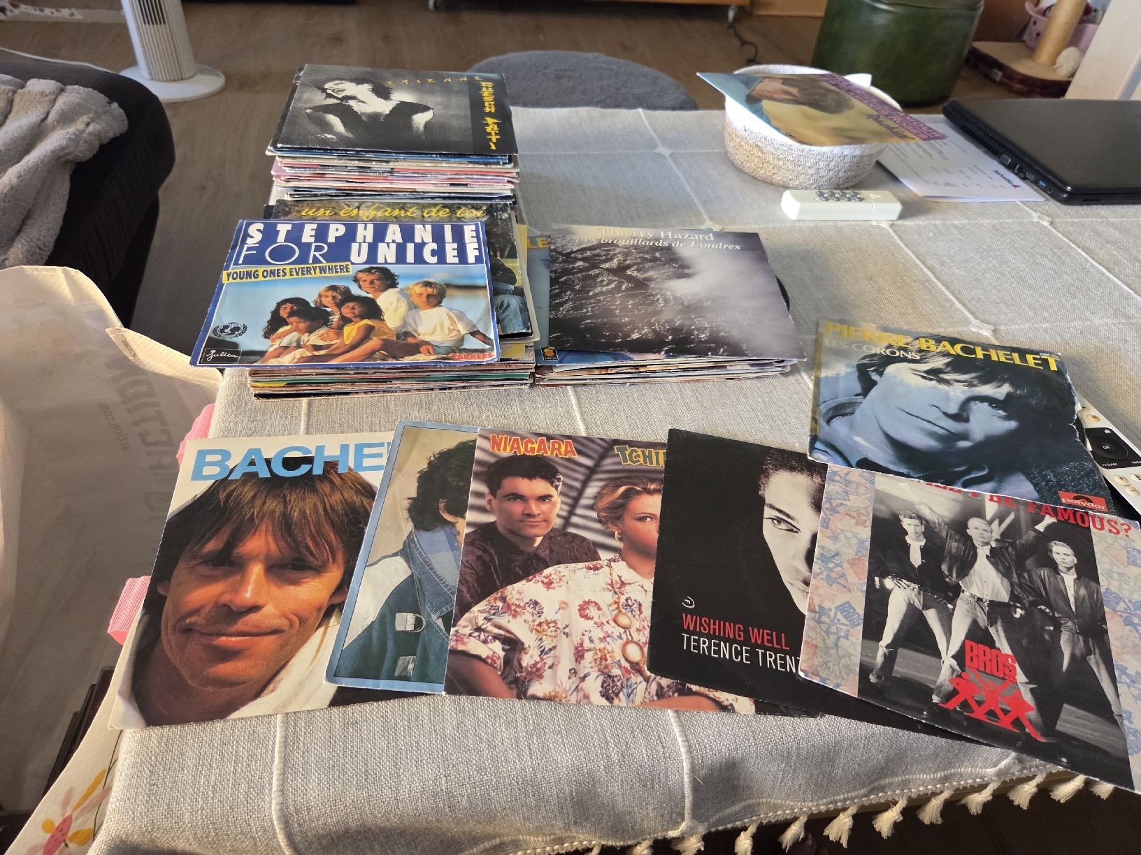 Schallplatten: lot de 45 tours – Neu (gemäss Beschreibung) aus la Chaux-de-Fonds von Firenze6 3
