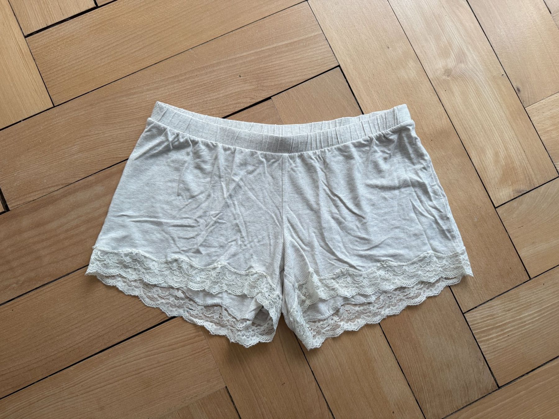 Pantaloni: Shorts weiss-beige mit Spitze S – Usato da Zürich venduto da Diazaio