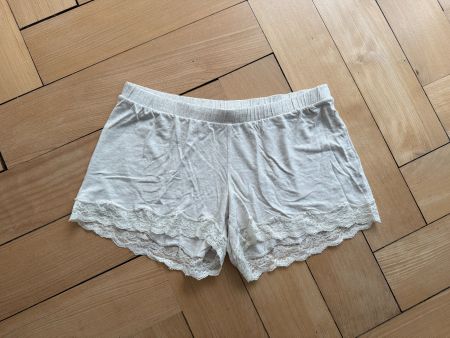 Shorts weiss-beige mit Spitze S
