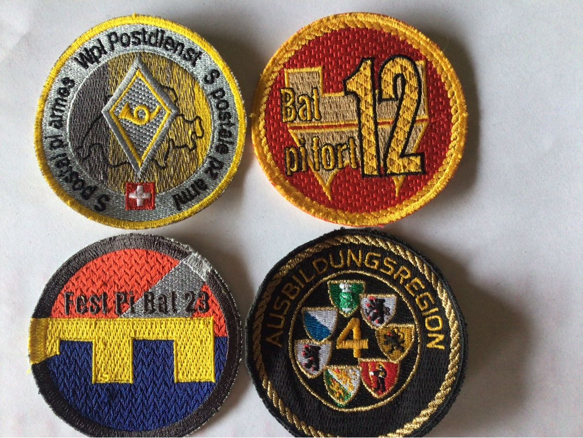 Schweizer Armee Placchette & Badge: Badges a 95 – Usato da Crête-à-l'oeil venduto da Mga2